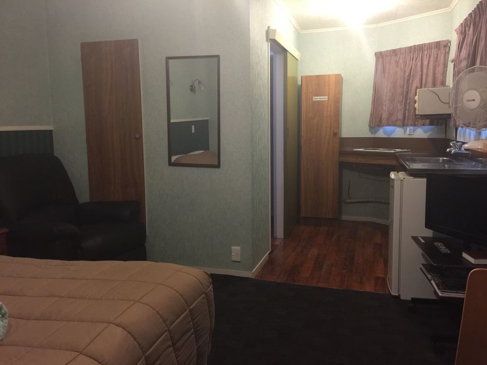 Dunrovin Motel เทาโป ภายนอก รูปภาพ