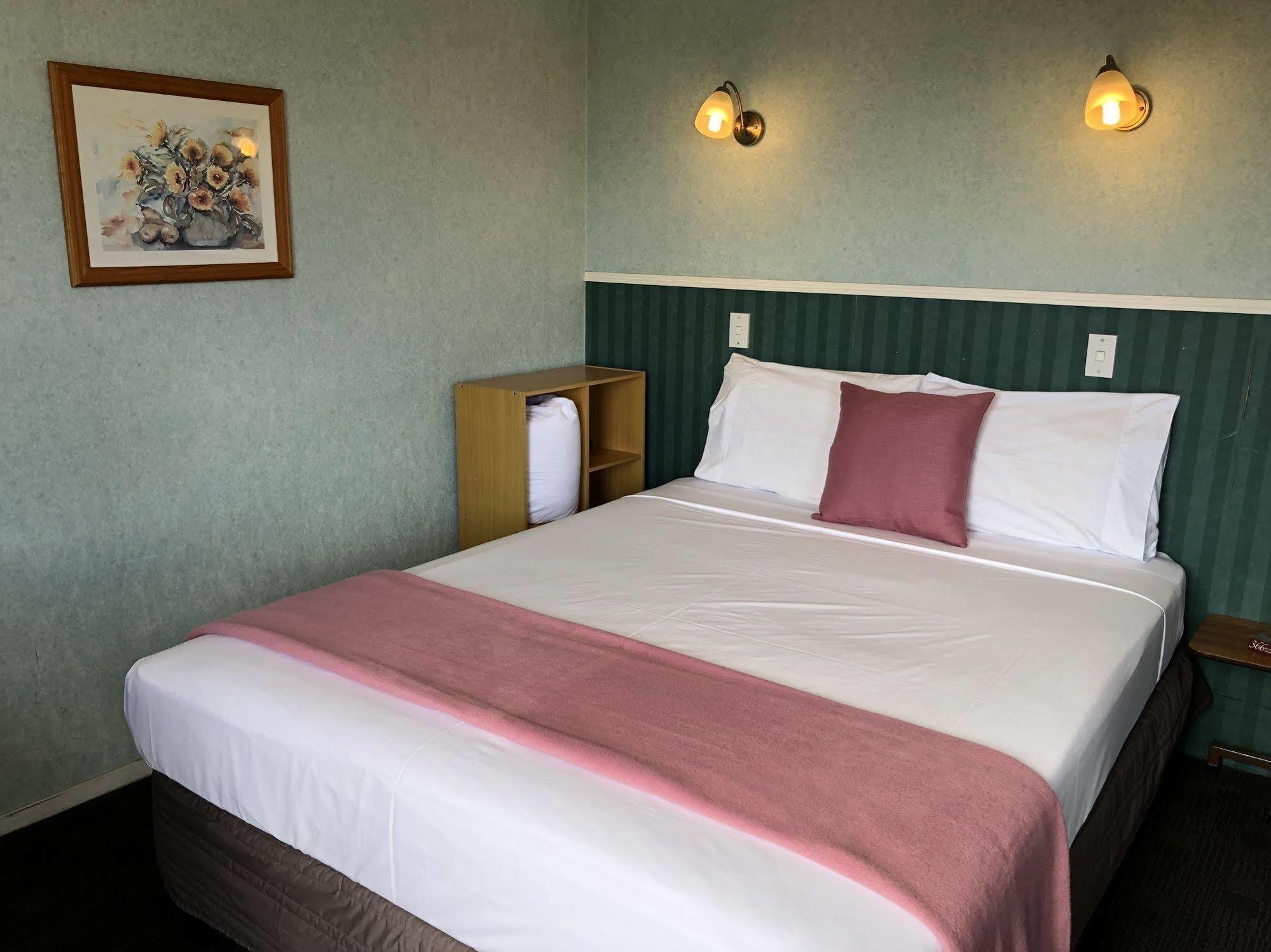 Dunrovin Motel เทาโป ภายนอก รูปภาพ